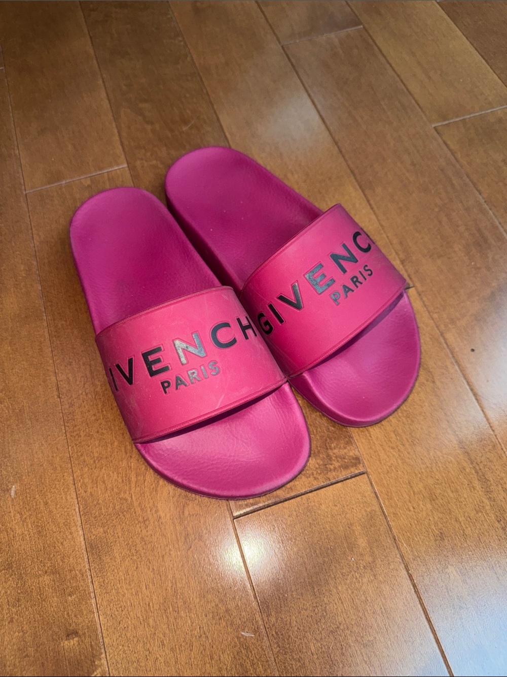 ❤️Givenchy Paris red size 6 slides- offers welcomed!!!!❤️